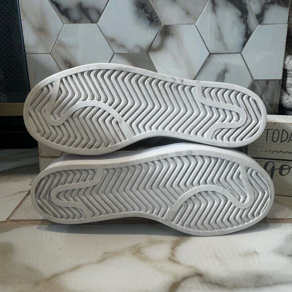 Adidas Women’s Superstar Sneakers Size 6 Shell Toe Bold Floral Collab w/ “Her” - Picture 10 of 10